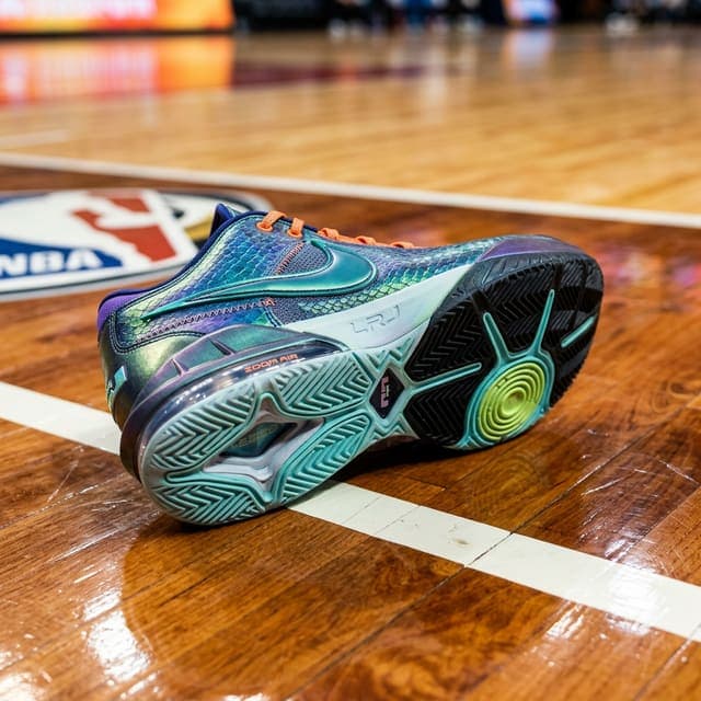 Por Qué los Jugadores de la NBA Cambian Tanto de Zapatillas